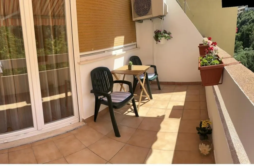 Apartment Rita Near Trstenik Beach スプリト