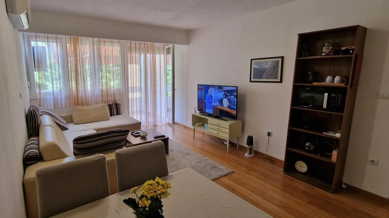 Apartment Rita Near Trstenik Beach Split