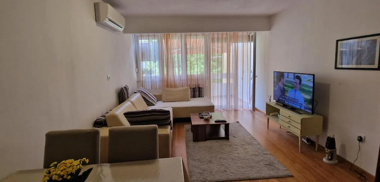 Apartment Rita Near Trstenik Beach Split