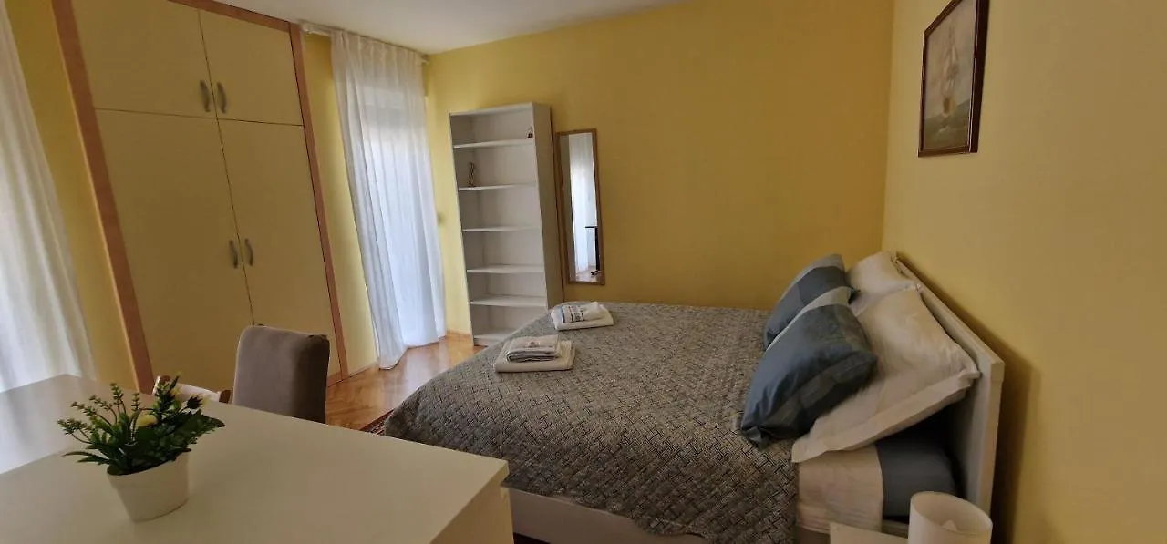 Apartment Rita Near Trstenik Beach Split 0*,
