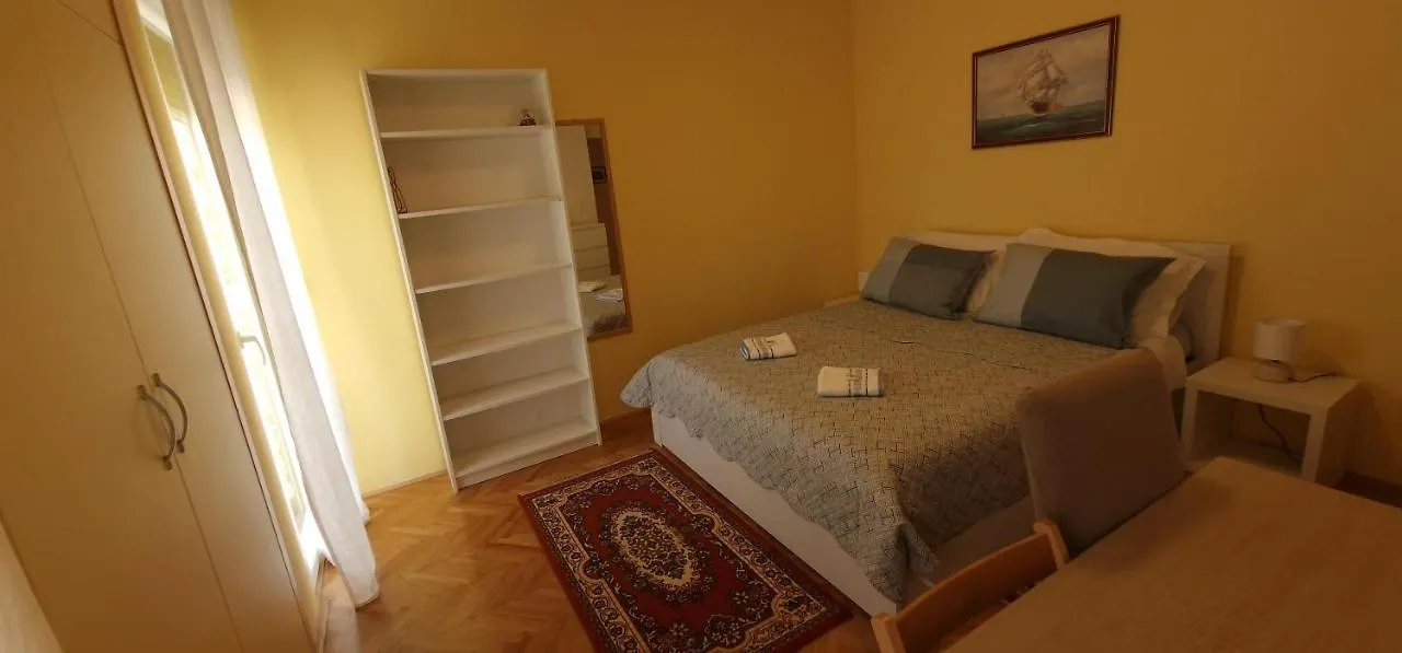 Apartment Rita Near Trstenik Beach スプリト 0*,  クロアチア