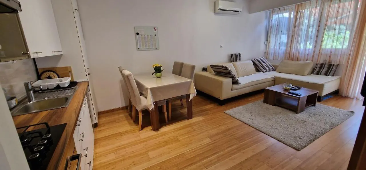 Apartment Rita Near Trstenik Beach Split
